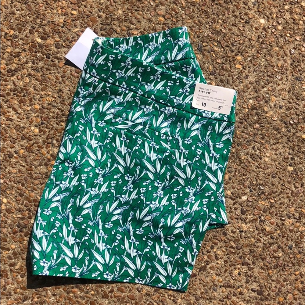 JCrew NWT green floral shorts, side zip.